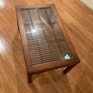 ウッドテーブルの画像