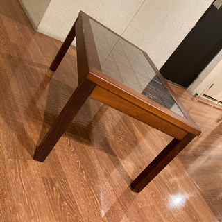 ウッドテーブルの画像