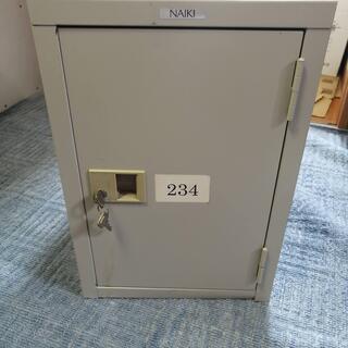 鍵付きロッカー（県央工業高校）