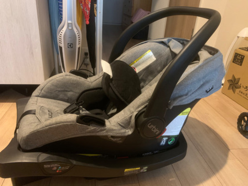 新品に近いベビーカーとベビーシート1セット