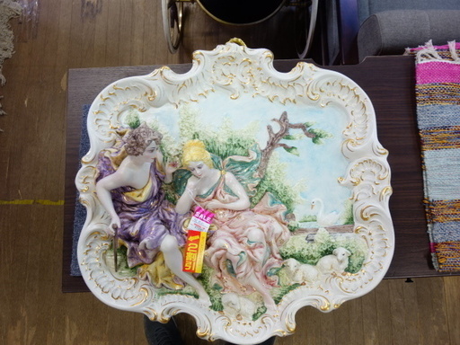 半額で販売中！21,978円→10,989円！　　洋風　陶器　壁飾り　壁掛け　プレート