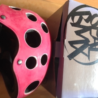 スポーツヘルメット赤Sと白ｍセットの画像