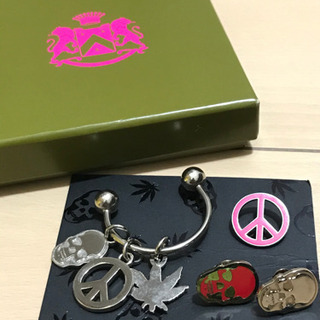 お取引中　ほぼ新品　ルシアンペラフィネ　キーホルダー　ピンバッジ...