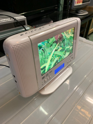 HITACHI DVD内蔵液晶テレビ　7インチ　中古　リモコン欠品