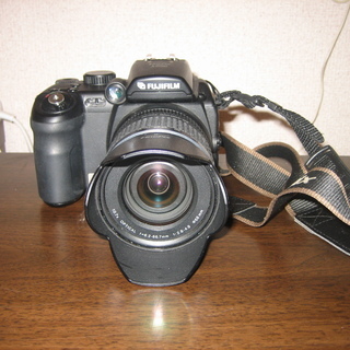 一眼レフカメラ更に値下げファインピックスS-9000の画像