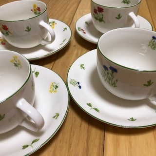 やさしい気持ちになる小花柄　カップ&ソーサー　セットの画像