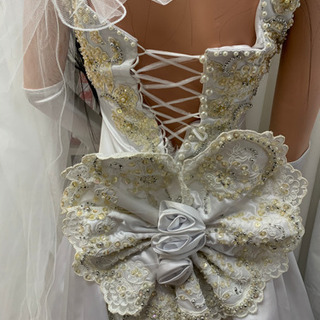 ウエディングドレス ゴージャス スパンコール キラキラ ベールと