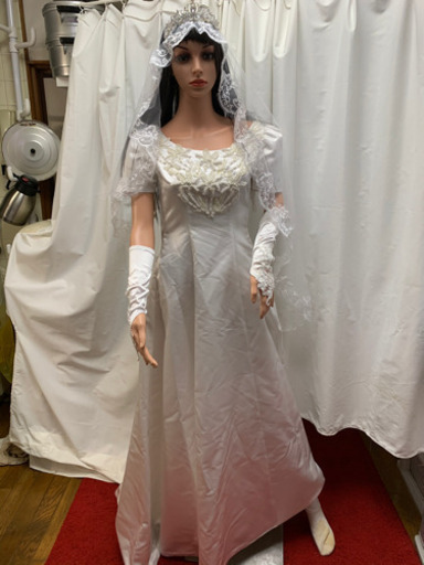 ウエディングドレス 白 スパンコール キラキラ ティアラ＆ベール＆グローブ S