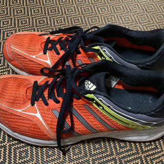adidasランニングシューズの画像