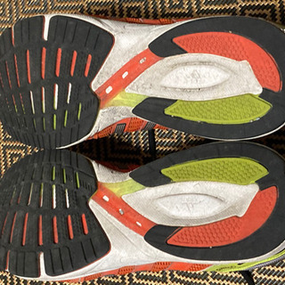 adidasランニングシューズの画像