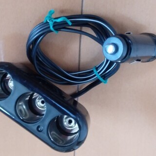 【値下げ再投稿】3連シガーソケット（SIMPLE LIFE）の画像