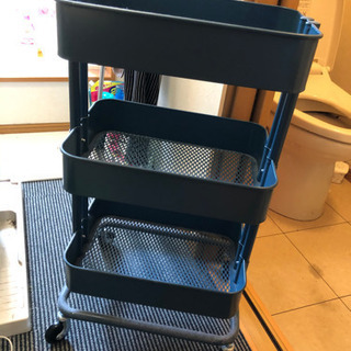 滑車付き棚の画像