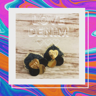 ハンドメイドピアス（love)