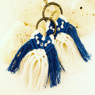 ハンドメイドピアス（マクラメツートン）の画像