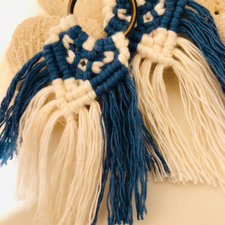 ハンドメイドピアス（マクラメツートン）の画像