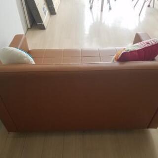 美品 合成革の２人掛けカウチの画像