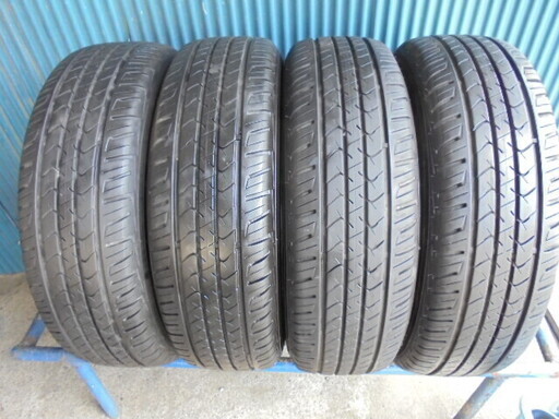 グッドイヤー Efficient Grip SUV Hybrid HP01　215/70R16　4本 9.5分溝2本と9分溝2本 極上品！