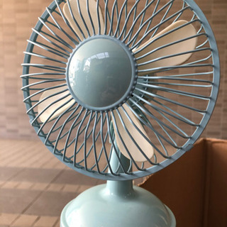 卓上扇風機　200円　USB/単三電池 可