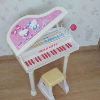 ハローキティ うたえるグランドピアノ おもちゃ ピアノ