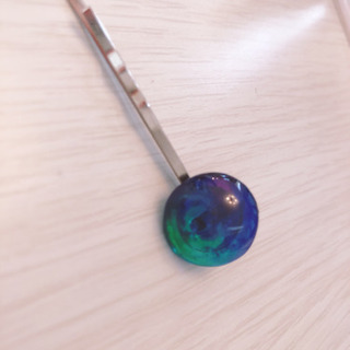 偏光＊ガラスビーズ風ヘアピン【ハンドメイド】の画像
