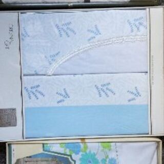 布団カバー未使用品、羊毛布団など多数の画像