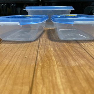 タッパー　大1つ　小2つの画像