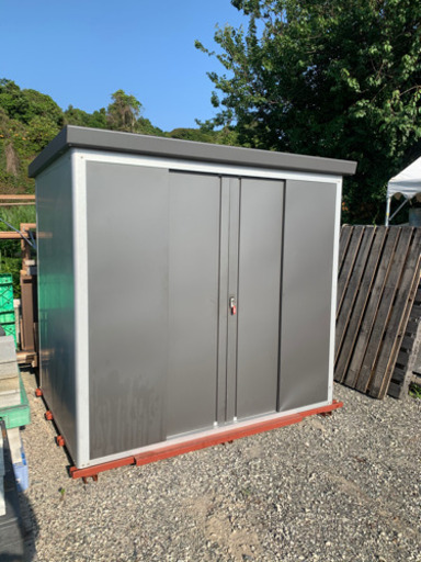 ☆中古品　鍵付き物置☆