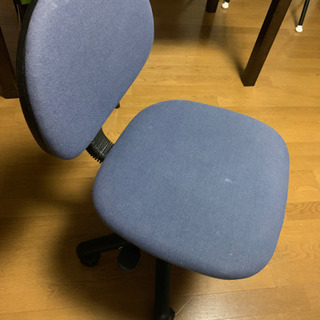 キャスター付き椅子