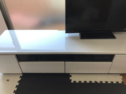 テレビ台　ホワイト