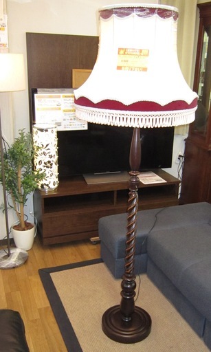 R002 アンティーク調 クラシック ランプ スタンド照明 ライト 良品