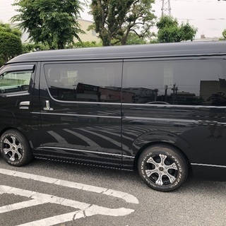 トヨタハイエース200系　10人乗り　カスタム車の画像