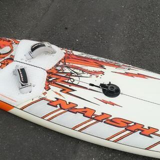 ウインドサーフィン ボード NAISH Freestyle / L232 W63 V100 オレンジ x ホワイトの画像