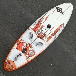 ウインドサーフィン ボード NAISH Freestyle / L232 W63 V100 オレンジ x ホワイト