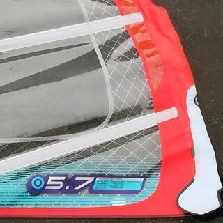 ウインドサーフィン セイル NEIL PRYDE HELLCAT 5.7 フリーライド ノーカム6本バテンのプロファイル スピード安定性xコントロール性の画像