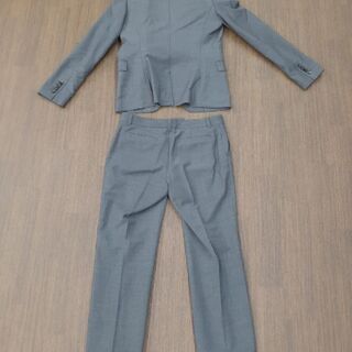 ※ Kaori様 誠に有り難うございました。 ワールド/アンタイトル 女性用Mサイズ スーツ 上下セット グレーの画像