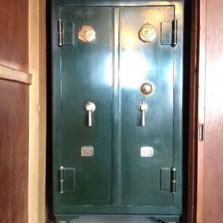 大正時代から？の大型金庫