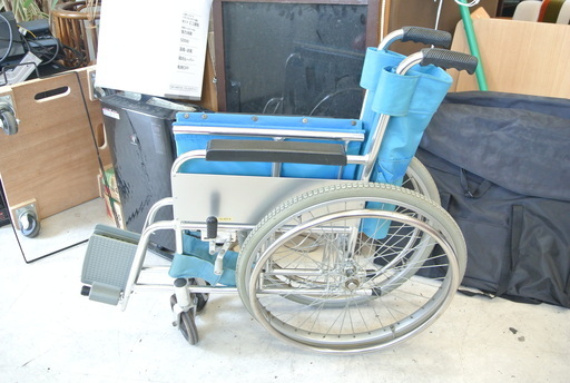 車椅子 折りたたみ可 サイズ16  TA-001A　個人用・店舗/施設の備品に 福祉用具 介護用品　いす イス 青 ブルー