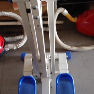 格安中古健康・運動器具　エアーウオーカー・室内歩行器具・ウオーカー　ｗ４２ｄ７０ｈ１４７ｃｍ、歩行回数、時間、カロリー消化メモリ付き、単4電池（カバー無し・一部サビ現品）日本製？の画像