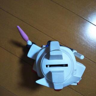 ガンダム貯金箱の画像