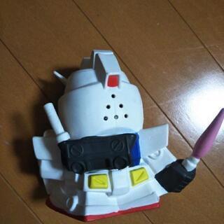 ガンダム貯金箱の画像