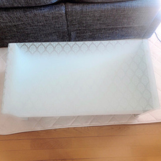 ホワイト ダイニング テーブル ダマスク柄 の画像