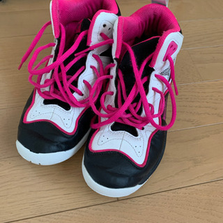 バスケットシューズ　ジュニア用