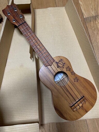 Keahi ウクレレ　ハードケースつき