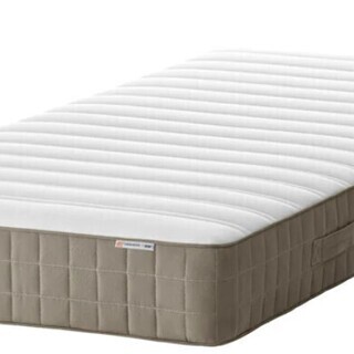 イケアのダブルベッド140cm * 200cm、マットレス、マットレスパッドの画像
