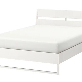 イケアのダブルベッド140cm * 200cm、マットレス、マットレスパッドの画像
