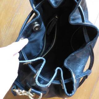 中古・牛革 巾着バッグ 黒★手渡しのみ★の画像