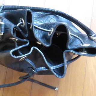 中古・牛革 巾着バッグ 黒★手渡しのみ★の画像