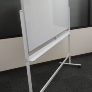 【★ジモティ特別割引★】ホワイトボード脚付き【両面使用可）※６月末処分　残り１脚　の画像