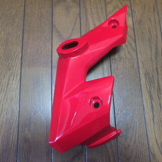 GROM グロム 左カウル JC61後期 赤 傷あり 中古です。