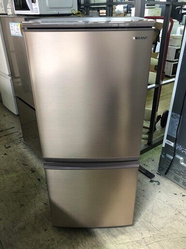 ◆安心の一年保証！冷蔵庫　2ドア　SHARP/シャープ　つけかえどっちもドア　137L　2019年製　白　SJ-D14E-N ブロンズ　No.1320033101　ガーランド草加
